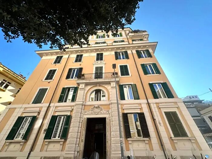 Appartamento con 5 locali in affitto in Via Adige, Roma