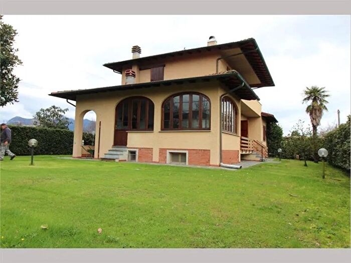 Casa in vendita in Forte Dei Marmi