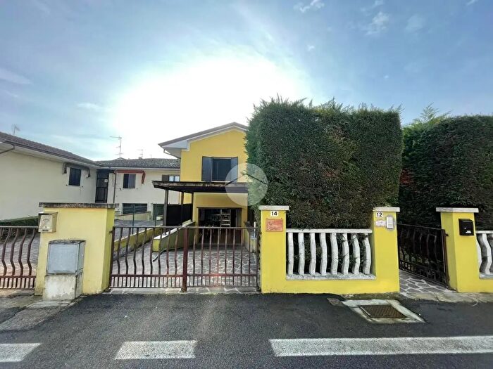 Casa con 5 locali in vendita in Via Sarca, San Giorgio Bigarello