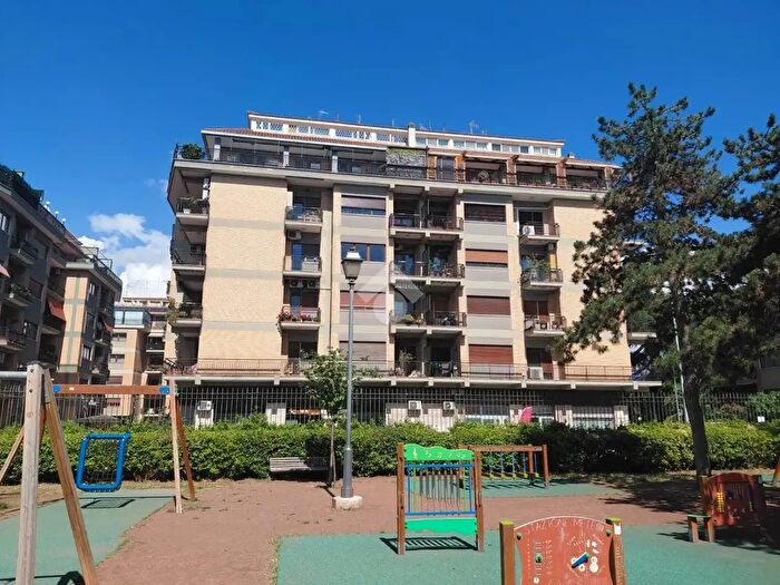 Appartamento quadrilocale in vendita in Via Deruta, Roma