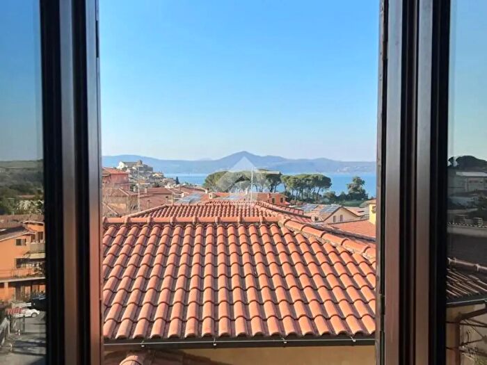 Appartamento trilocale in vendita in Via Monti Reatini, Anguillara Sabazia