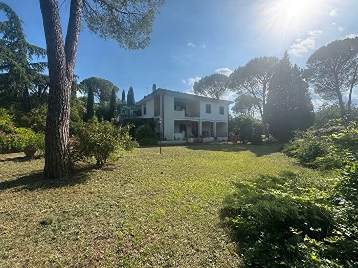 Casa con 12 locali in vendita in Villa Strada di Salaria, Terni