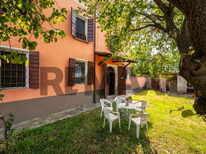 Casa quadrilocale in vendita in Via Padre Kolbe a, Commessaggio