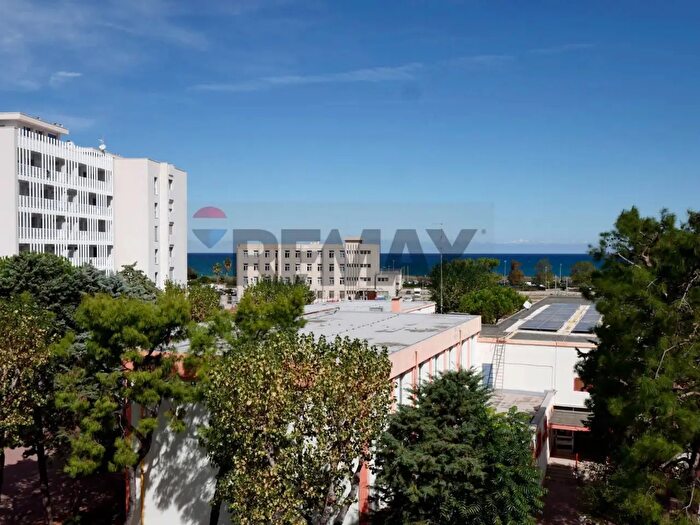 Appartamento trilocale in vendita in Via Daunia, Bari