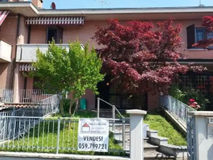 Casa con 6 locali in vendita in Via Luigi Longo, Savignano Sul Panaro