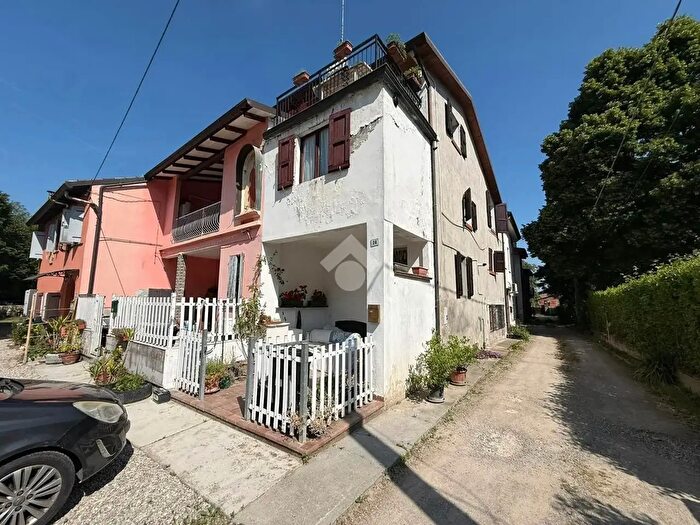 Casa con 6 locali in vendita in Via Piacentini, SantIlario DEnza