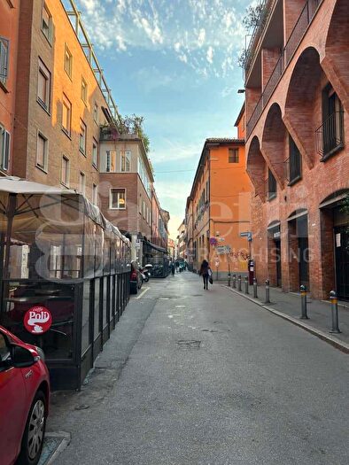 Appartamento trilocale in vendita in Via Oberdan, Bologna