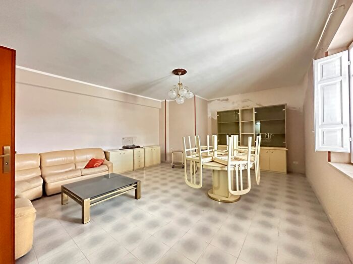 Appartamento con 6 locali in vendita in Partinico Via Francesco Crispi, Partinico