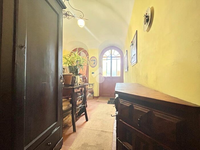 Casa con 8 locali in vendita in Via Casteldragone, Novi Ligure
