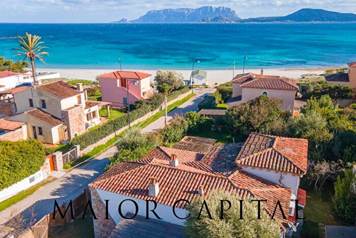 Casa quadrilocale in vendita in Via delle Brezze Snc, Olbia