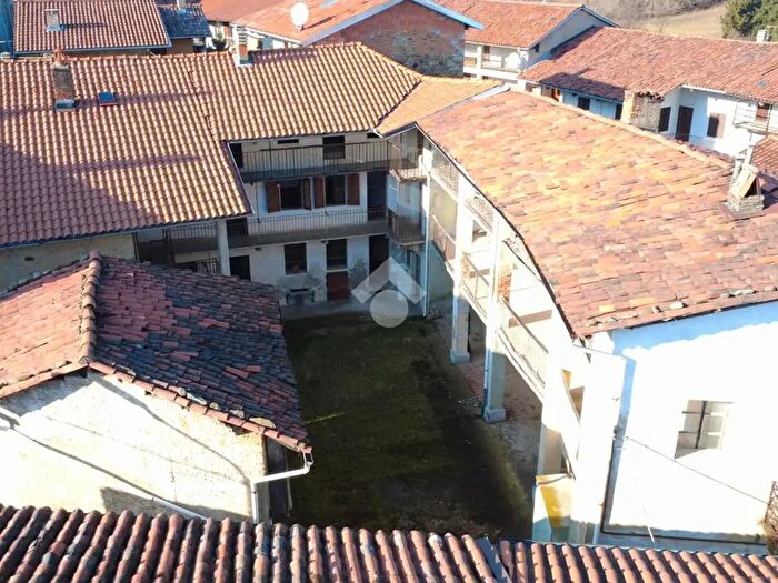 Casa con 20 locali in vendita in Via Monte Grappa, Torrazzo