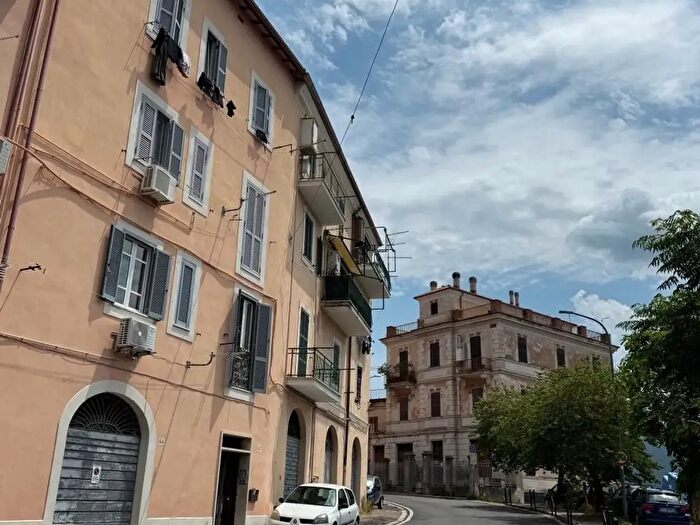 Appartamento bilocale in vendita in Via Roma, Castel Madama