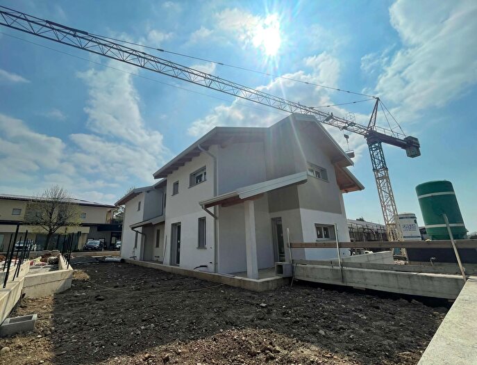 Casa quadrilocale in vendita in Via Cavallina, Bulgarograsso