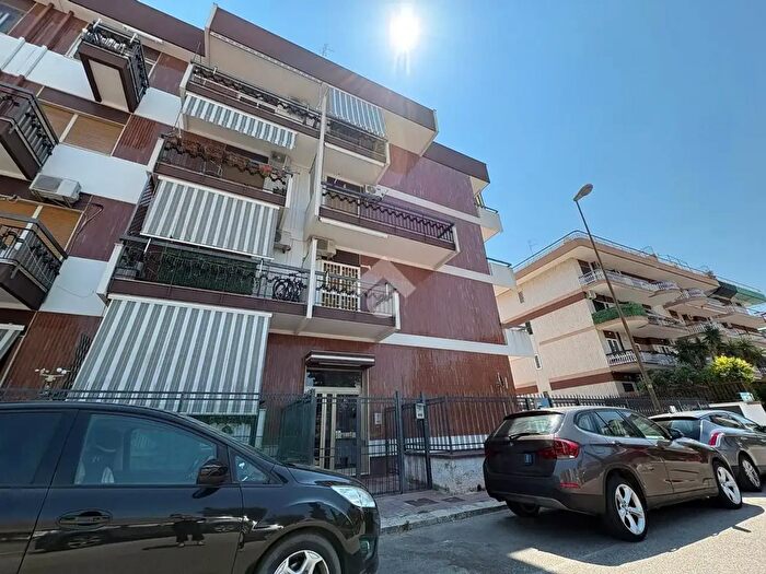 Appartamento trilocale in affitto in Via Monsignor Vincenzo Nicodemo, Bari