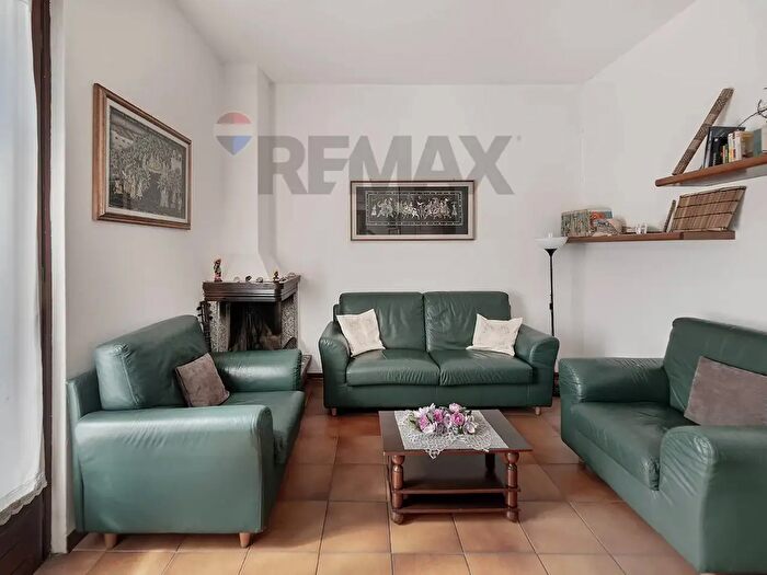 Appartamento trilocale in vendita in Via Mazoni, Inzago
