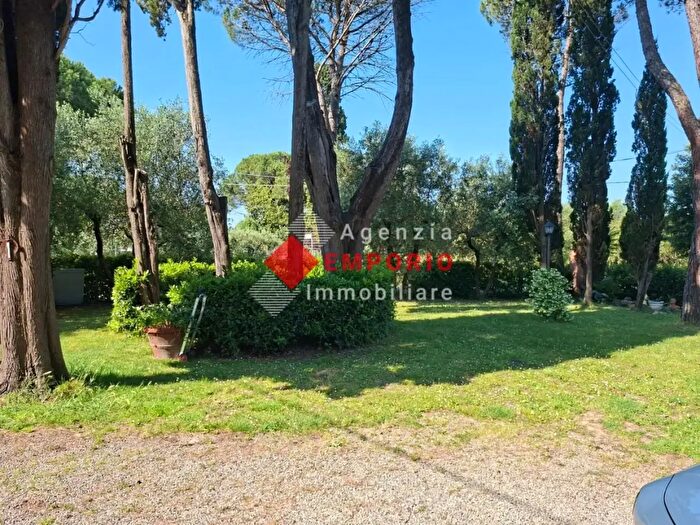 Casa con 10 locali in vendita in Pontedera