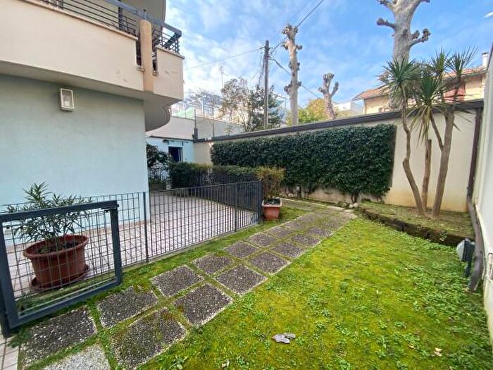 Appartamento trilocale in affitto in Viale Tito Speri, Riccione