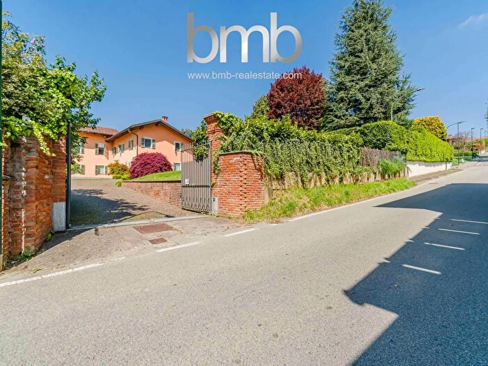 Appartamento con 8 locali in vendita in Via Fratelli Giordano, Chieri