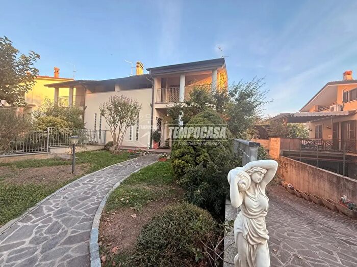 Casa quadrilocale in vendita in Via Fornace, Gossolengo