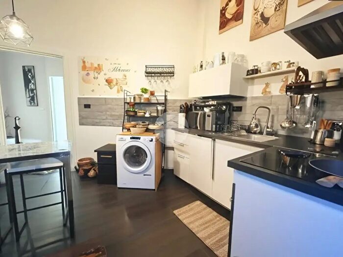 Appartamento trilocale in vendita in Via Crocco, Genova