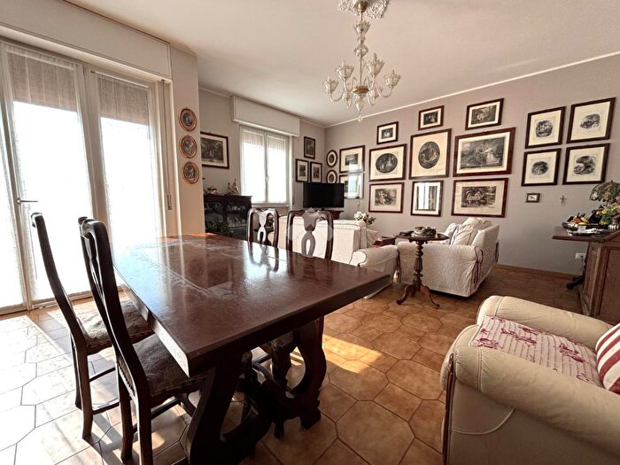 Appartamento trilocale in vendita in Via Sibellini, Gorlago