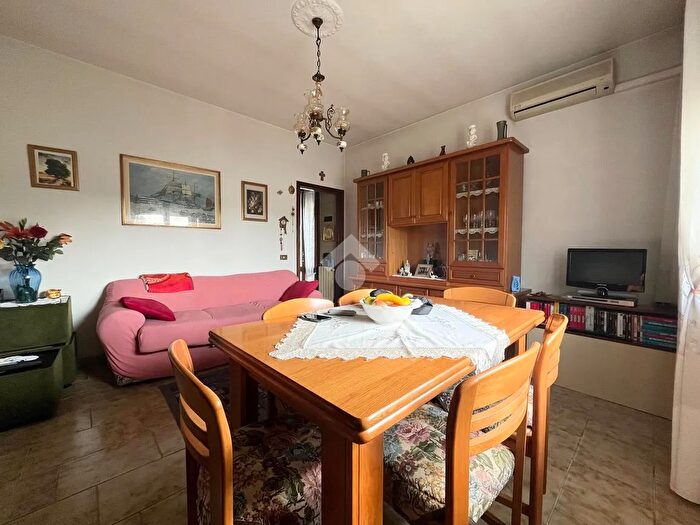 Casa con 7 locali in vendita in Via Carducci, Albignasego