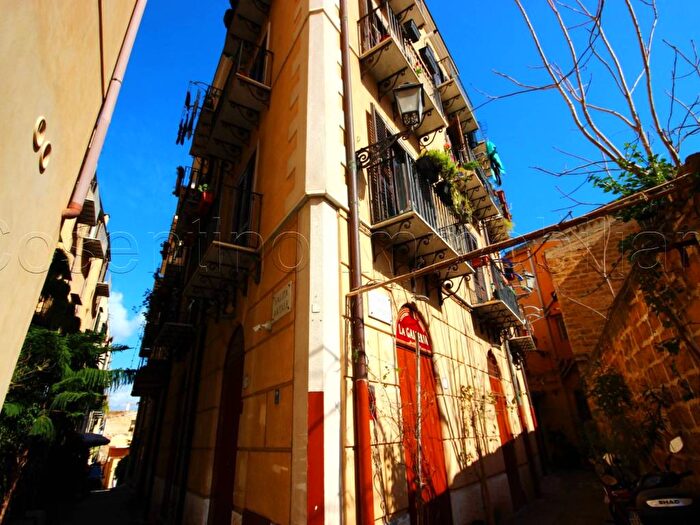 Appartamento monolocale in affitto in Salita Ramirez, Tribunale, Palermo