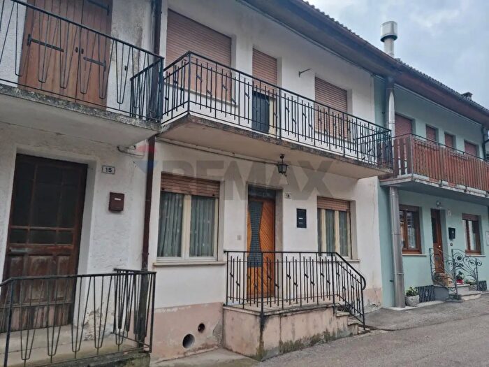 Casa con 5 locali in vendita in Via Sovramonte, Sovramonte