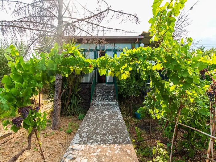 Casa trilocale in vendita in Via Sarro Civita, Zafferana Etnea