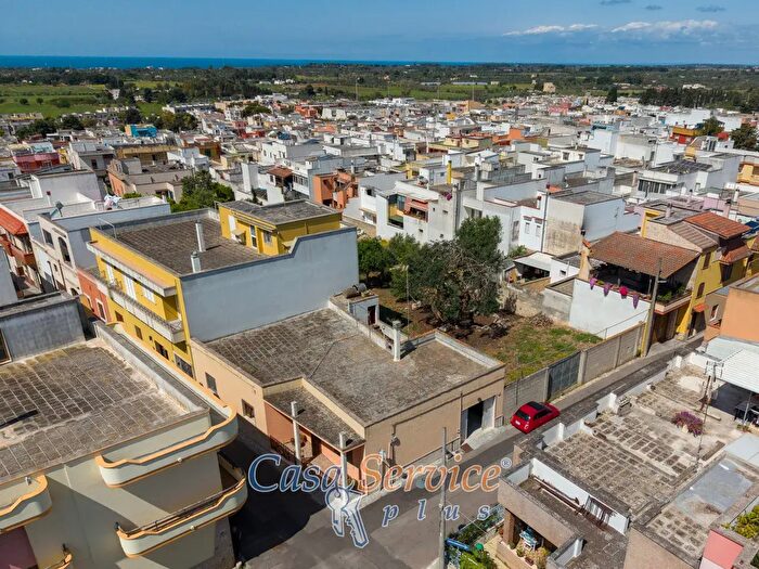 Casa con 5 locali in vendita in Via Trieste, Sannicola