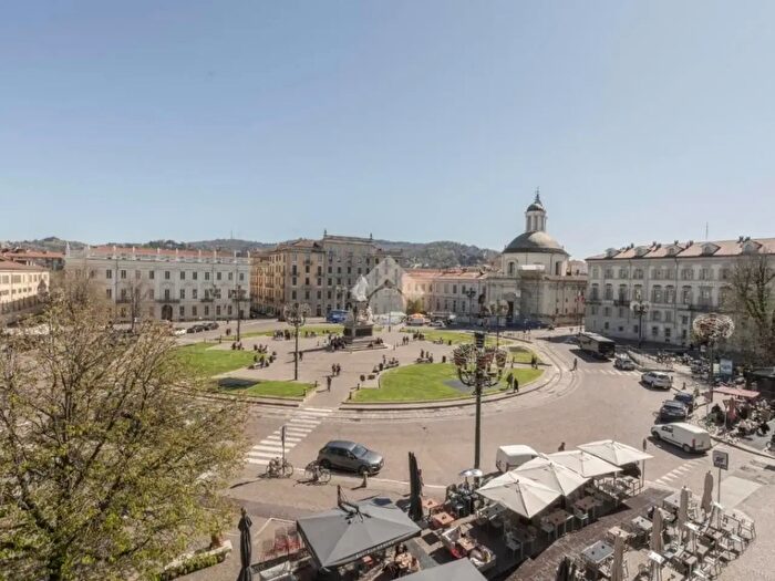 Appartamento trilocale in affitto in Via Luigi Des Ambrois, Torino