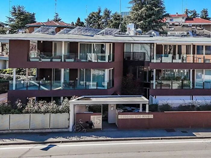 Appartamento trilocale in vendita in Strada Traversetolo, Parma