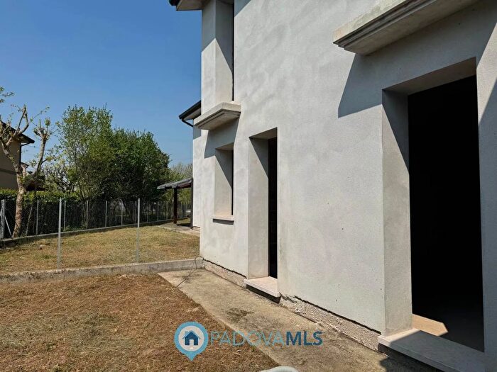 Casa quadrilocale in vendita in Via Bassa, Villafranca Padovana