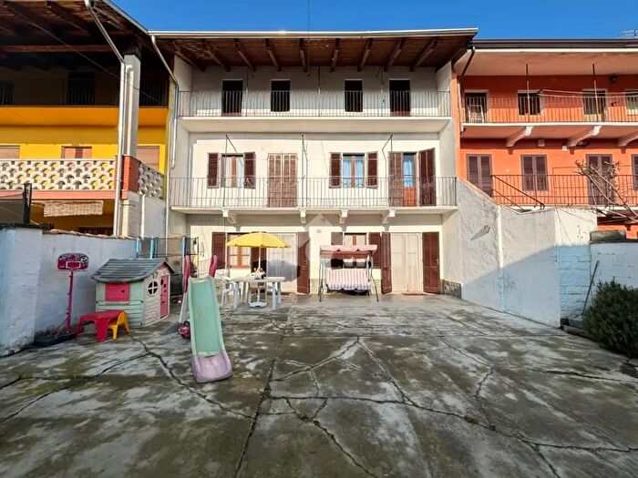 Casa quadrilocale in vendita in Piazza Risorgimento, Strambino