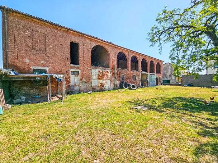 Casa quadrilocale in vendita in Via Luigi Lodi, Alessandria