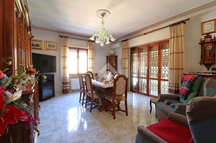 Appartamento quadrilocale in vendita in Via Pasteur, Terni