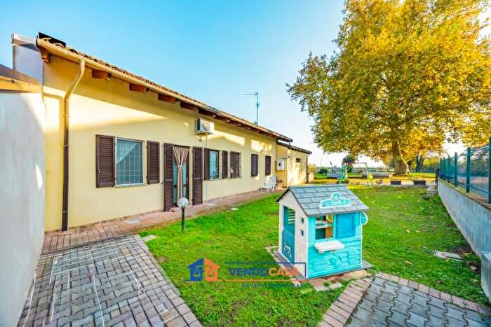 Casa bilocale in vendita in Via Costanzana, Asigliano Vercellese