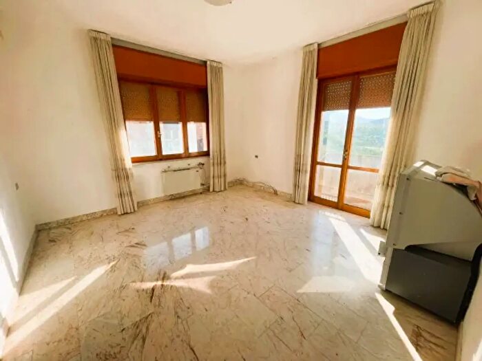 Appartamento con 6 locali in vendita in Via Quadroni, Perano