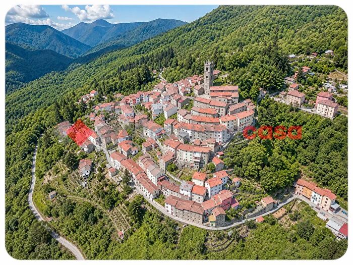 Appartamento trilocale in vendita in Via San Frediano, Bagni Di Lucca