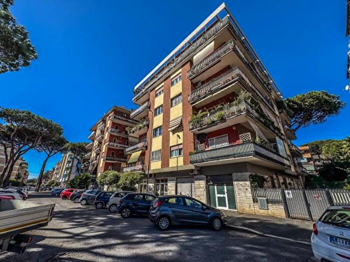 Appartamento trilocale in vendita in Via Capo Poro, Roma