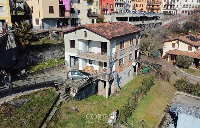 Casa con 5 locali in vendita in Via Giosuè Carducci Ranzanico, Ranzanico