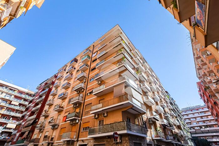 Appartamento trilocale in vendita in Via Riccardo De Paolis, Roma