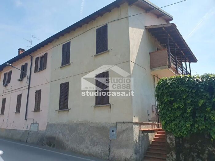 Casa quadrilocale in vendita in Via Castello, Cornate DAdda