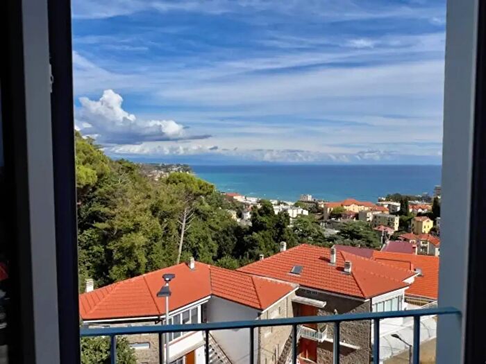 Appartamento trilocale in vendita in Via Belvedere, Albissola Marina
