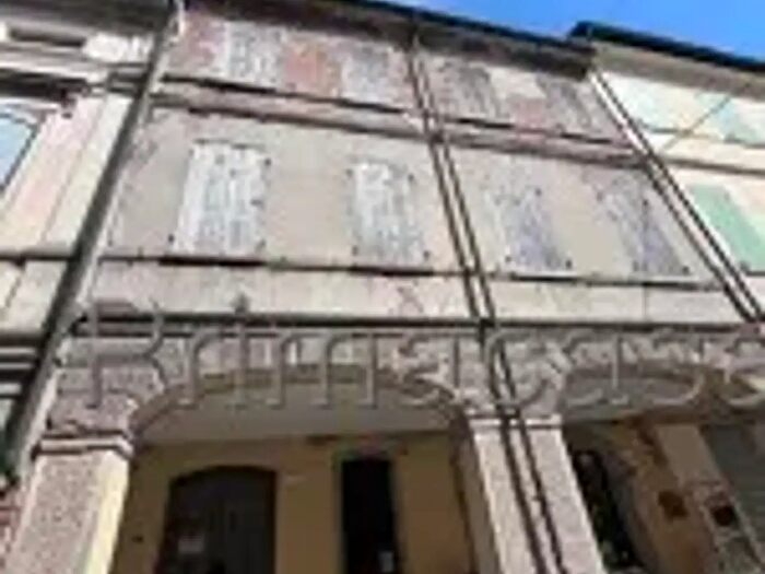 Casa con 8 locali in vendita in Luzzara
