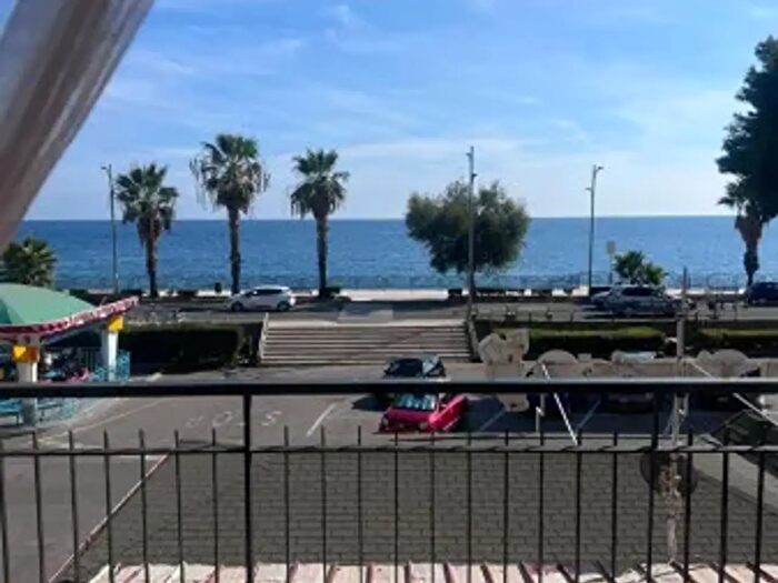 Appartamento trilocale in affitto in Via Niccoloso da Recco, Catanzaro