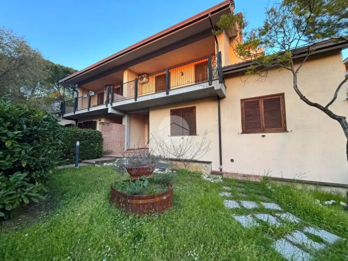 Appartamento con 6 locali in affitto in Via Orione, Terni