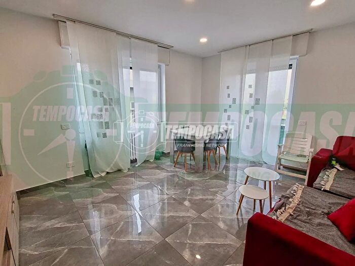 Appartamento trilocale in vendita in Via Como, Lainate