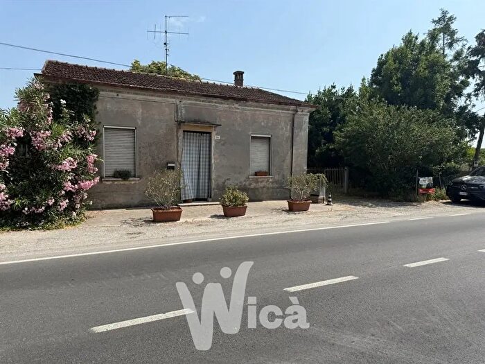Casa quadrilocale in vendita in Via Cesenatico, Cesenatico