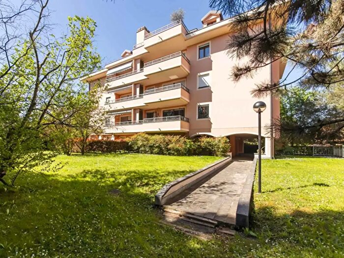 Appartamento quadrilocale in vendita in Via Monte Grappa, Arese